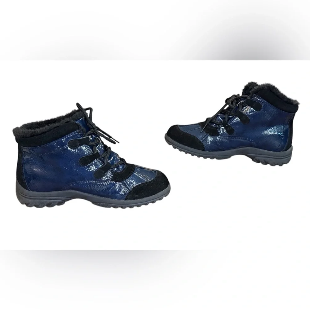 Wanderlust Winter Boots - Black and Blue Women’s Size 8